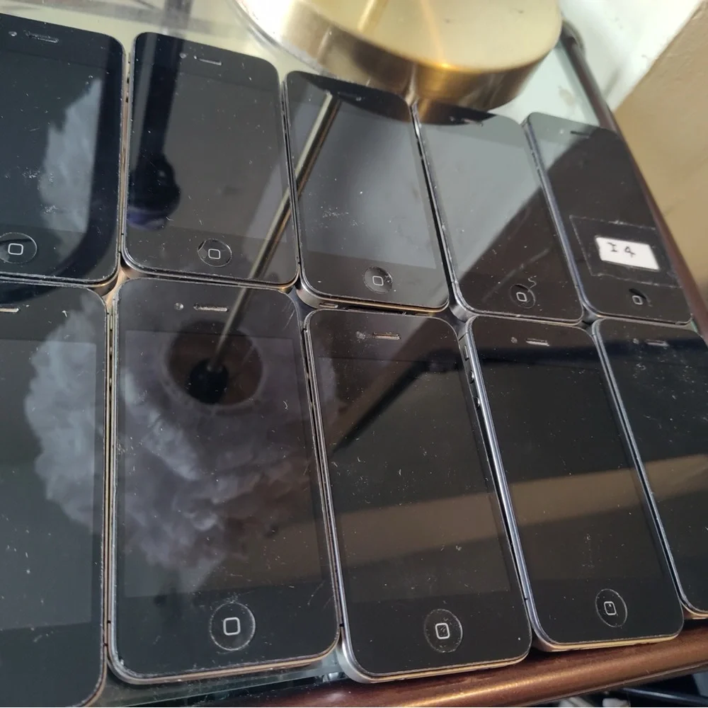 iPhone 4 lot - for parts only